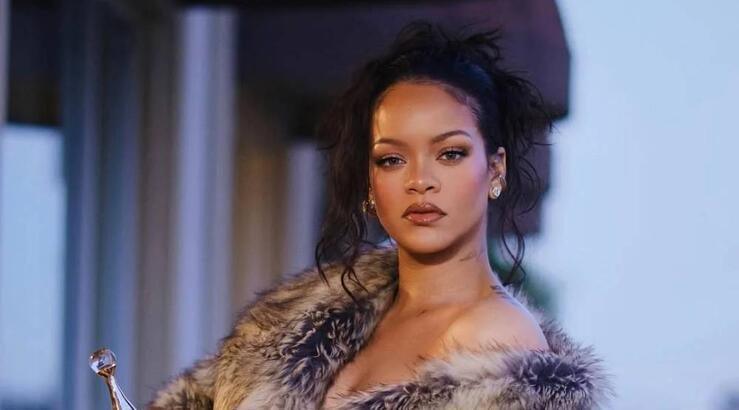 Rihanna: Γέννησε το τρίτο της μωράκι
