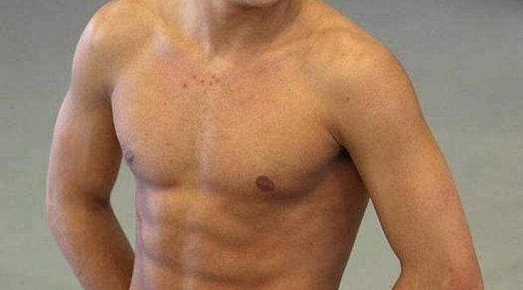 Το παραδέχθηκε: Ο πιο γοητευτικός άνδρας του 2013 έχει σχέση με άνδρα!