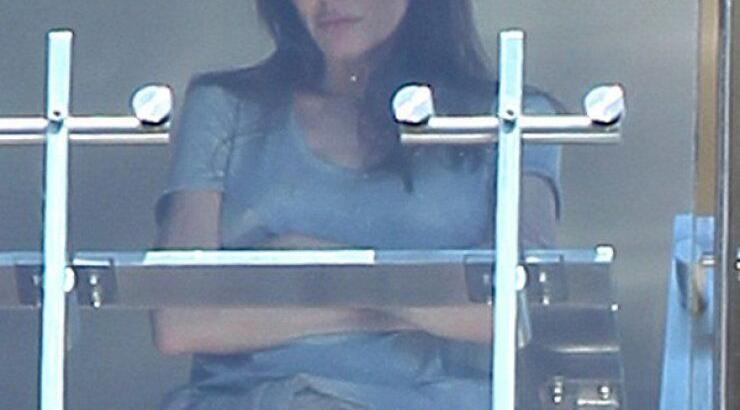 Νέες φωτογραφίες: Jolie - Pitt γίνονται μαλλιά κουβάρια στο μπαλκόνι!