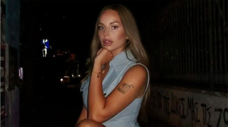 Ανδρομάχη: Ο λόγος που ήθελε να κλωτσήσει στη μούρη θαυμαστή της βρισκόμενη στη σκηνή [βίντεο]