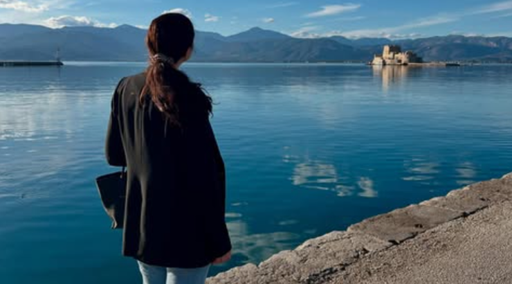 Eλληνίδα παρουσιάστρια μόλις ανακοίνωσε πως περιμένει το πρώτο της παιδί [βίντεο]