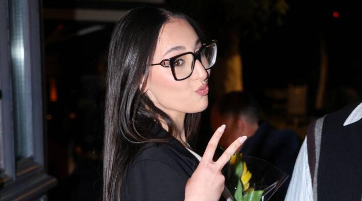 Η προσπάθεια της Klavdia να τραγουδήσει την «Τηλλυρκώτισσα» [βίντεο]