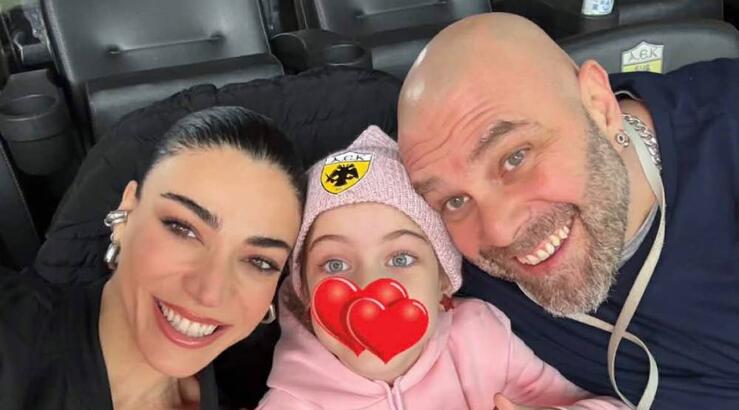 Ήβη Αδάμου – Μιχάλης Κουινέλης: Με την κόρη τους στο γήπεδο [εικόνες & βίντεο]