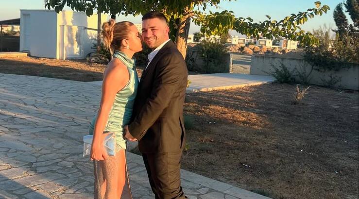 Χάρης – Θεογνωσία: Το ερωτικό φιλί τους στην πλατεία Duomo στο Μιλάνο [βίντεο]