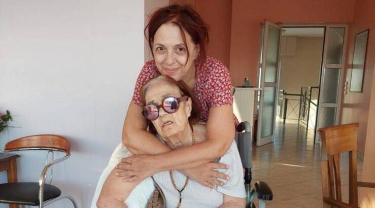 Η Ελένη Ράντου για την άνοια της μητέρας της: «Αν μου ζητούσε να την αποσυνδέσω, δεν θα μπορούσα να το κάνω»