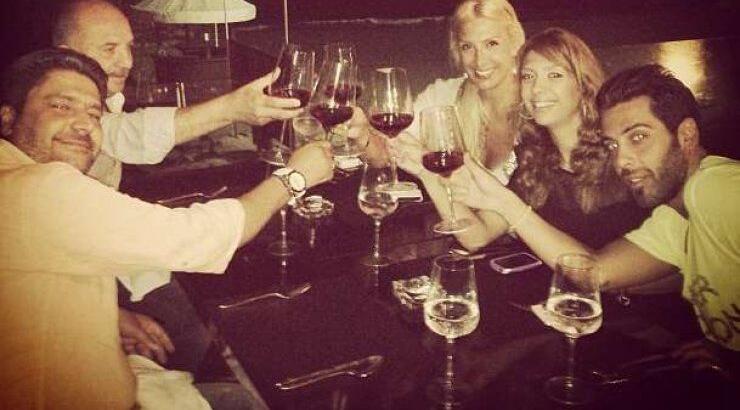 Μαρίνα Φιλιππίδου Θεοχάρους -Χάρης Θεοχάρους: Το δείπνο με φίλους στην Λεμεσό