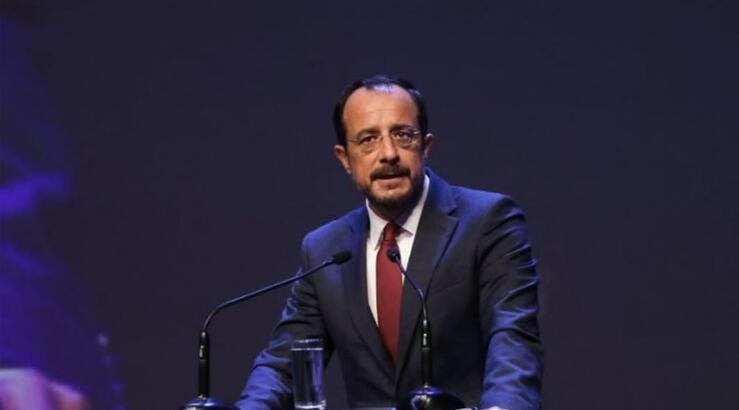 Στο πλευρό της Pafos FC ο Νίκος Χριστοδουλίδης - Στο γήπεδο συνοδευόμενος από τις κόρες του [εικόνα & βίντεο]