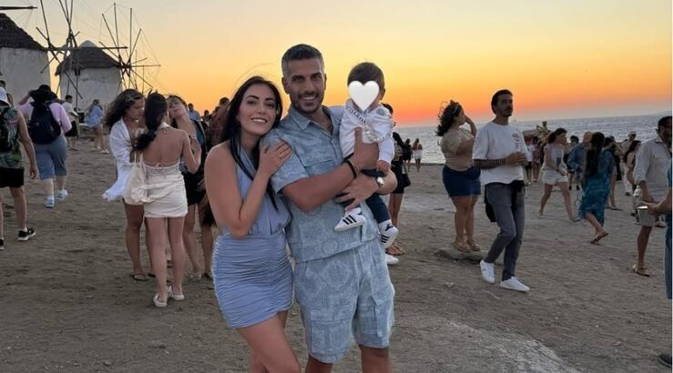 Άλκης Χρήστου - Δέσποινα Χατζηζαχαρία: Είδαν το ηλιοβασίλεμα της Μυκόνου αγκαλιά με τον γιο τους [εικόνες]