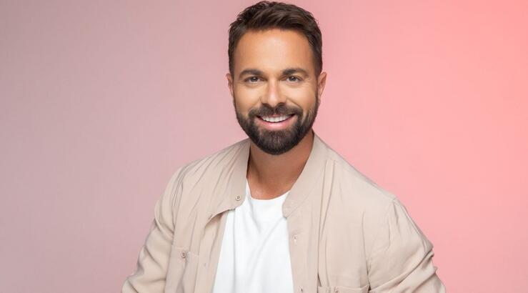 Hλίας Βρεττός: Η στιγμή που του έδωσαν δύο χαστούκια και ακολούθησε σύρραξη και βανδαλισμοί [βίντεο]