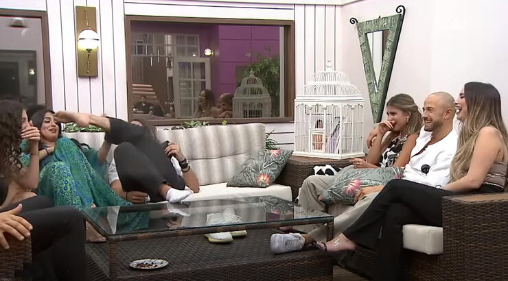 Power of Love: Ο Γιώργος έβγαλε τα παπούτσια του και έγινε χαμός από τη μυρωδιά [βίντεο]