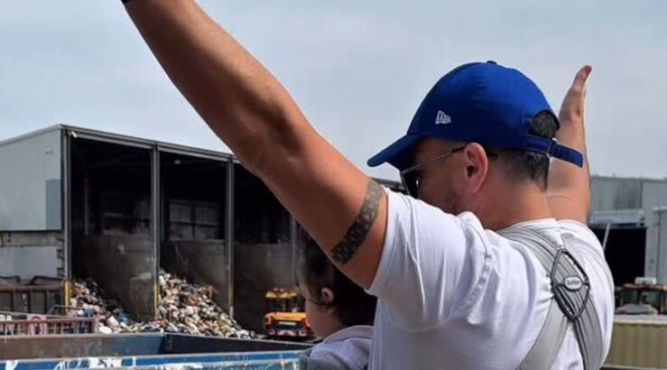 Όλα τα φώτα επάνω του: Διάσημος Κύπριος τραγουδιστής πρωταγωνιστής σε must-see αστυνομική σειρά