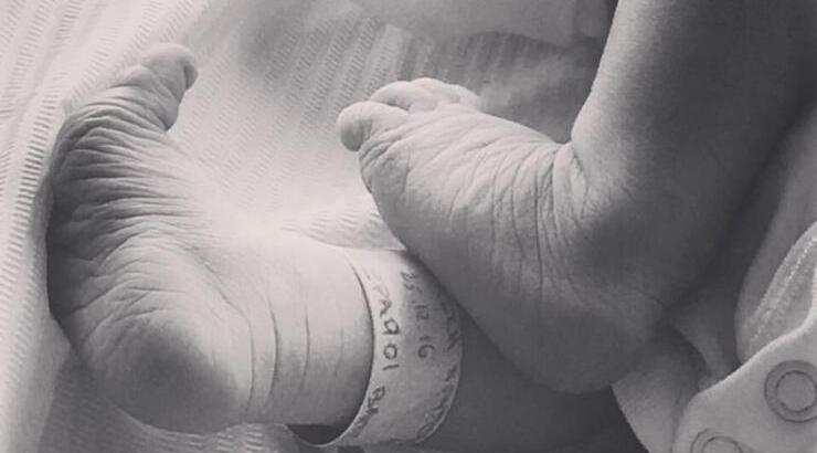 Επώνυμη Κύπρια έγινε μανούλα ανήμερα των Χριστουγέννων!