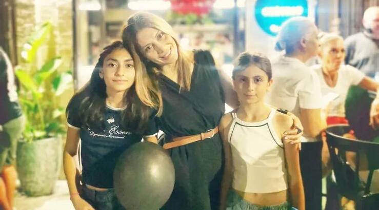 Κάτια Σάββα: Φωτογράφισε τις κόρες της εντυπωσιασμένες στον μακρινό προορισμό που επέλεξαν 