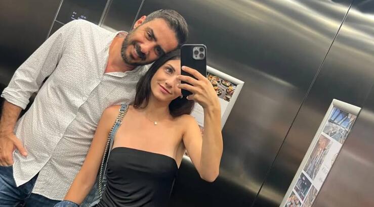 Καραγιώργη – Κυπρή: Ποζάρουν ευτυχισμένοι με τα έξι παιδιά τους [εικόνα]