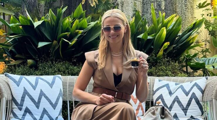 Χριστιάνα Αριστοτέλους: Η πιο τρυφερή αγκαλιά στον κήπο του σπιτιού της [εικόνα]