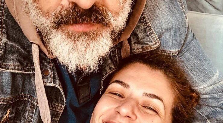 Αγνώριστος ο Κούλλης Νικολάου με το νέο του look!