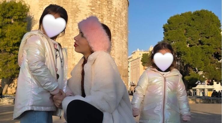 Xριστιάνα Θεοδώρου: Mας έδειξε πώς φρόντισαν οι κόρες της τη φουσκωμένη της κοιλίτσα [εικόνα]