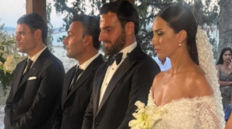 Κούλλης Παύλου - Άντριαν Μενελάου: Ανέβηκαν τα σκαλιά της εκκλησίας [εικόνες]