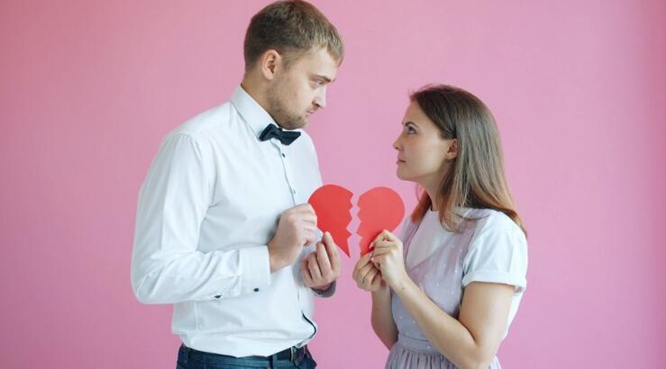 Συγχώρεση μετά την απιστία: 5 λόγοι για να αφήσεις πίσω το παρελθόν, σύμφωνα με ειδικούς