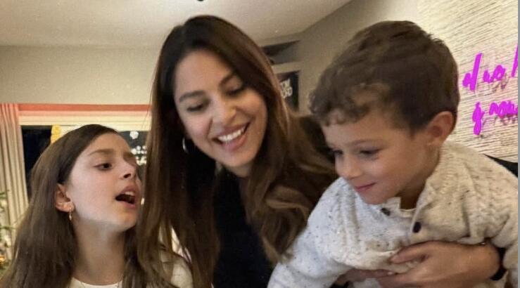 Κωνσταντίνα Ευριπίδου: Πόζαρε με την κόρη της στον γιο της Νικόλα [βίντεο]