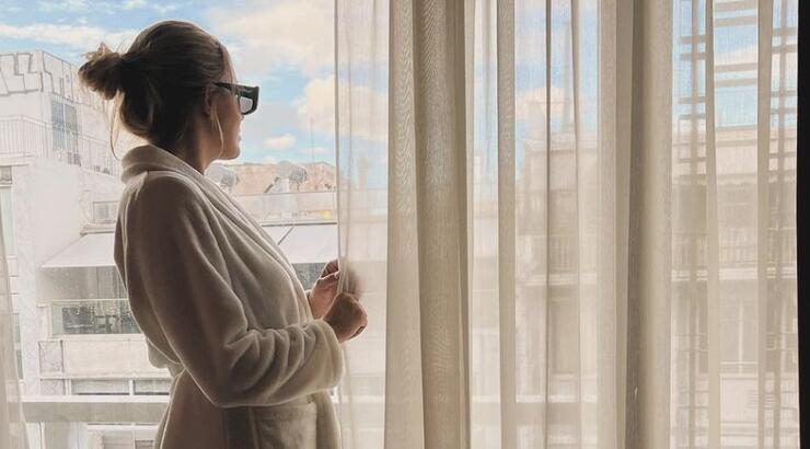 Eλληνίδα παρουσιάστρια μόλις ανακοίνωσε συγκινημένη την εγκυμοσύνη της