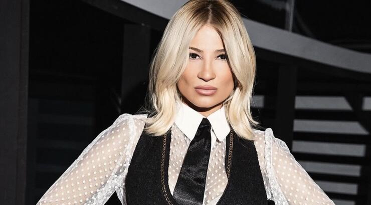 Σε μεγάλη αμηχανία η Φαίη Σκορδά: «Είσαι η φαντασίωσή μου» [βίντεο]