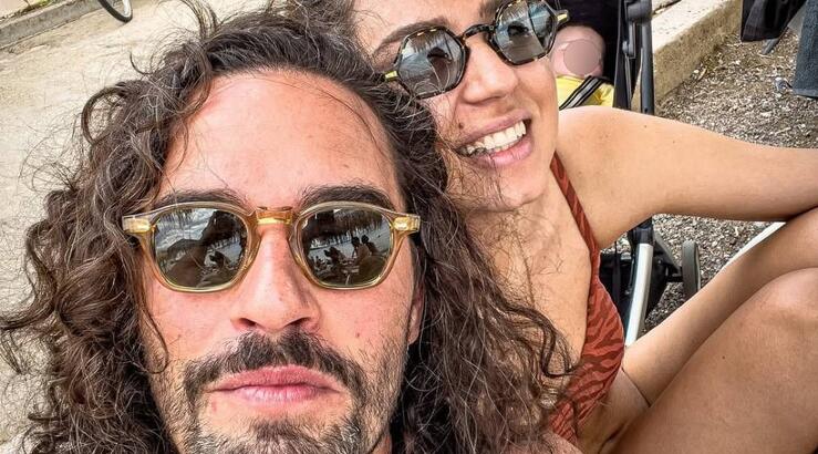 Κλέλια Γιασεμίδου – Πέτρος Αθανασίου: Στην πρώτη σχολική γιορτή της κόρης τους [εικόνες]