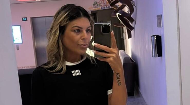 Ντία Αρίστου: Με μεταβατικό look που δημιούργησε με statement ρούχο Jacquemus