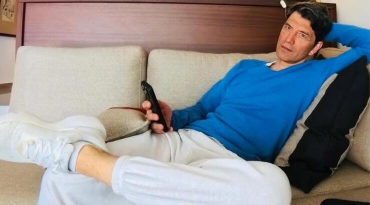 O Σάκης Ρουβάς σε μια προσωπική εξομολόγηση: "Δεν περνάει ποτέ η δυσλεξία" [βίντεο]