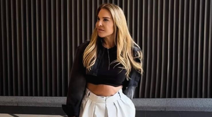 Κάτια Θεοδότου: Το look της στα σοκάκια της Μυκόνου