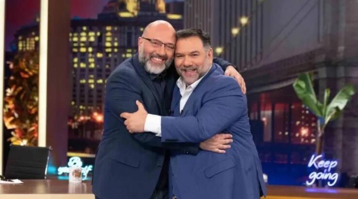 Ο Γρηγόρης Αρναούτογλου είχε καλεσμένο… τον αδερφό του! 