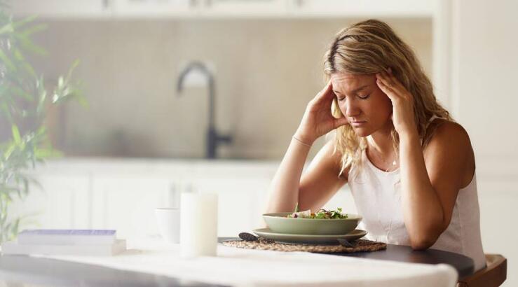 Τι να αποφεύγεις στη διατροφή σου σε περιόδους στρες;