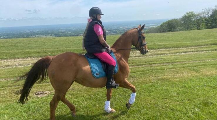 Διάσημη περσόνα που απασχολεί συχνά τα βρετανικά media «κρύφτηκε» στην Κύπρο για να γλιτώσει δίκη