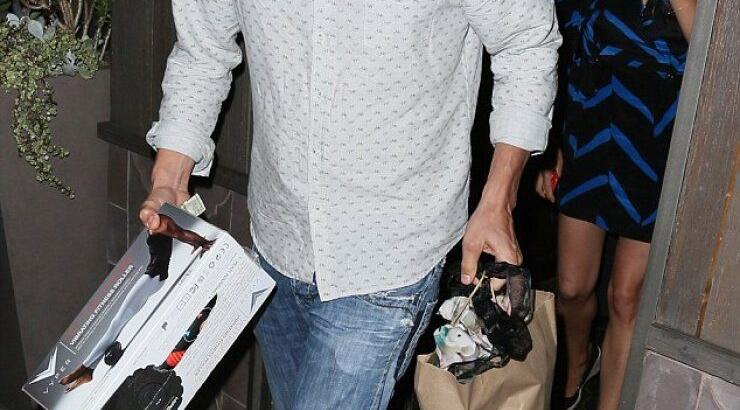 Δείτε το περίεργο δώρο που πήρε διάσημος ηθοποιός στη σύζυγό του 