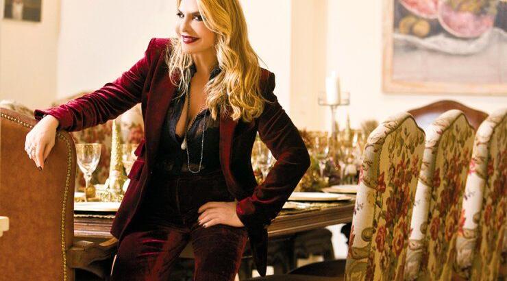 Με γιορτινή διάθεση, η Κάτια Θεοδότου, ανοίγει το σπίτι της στη Λεµεσό και µιλά για τη νέα χρονιά!