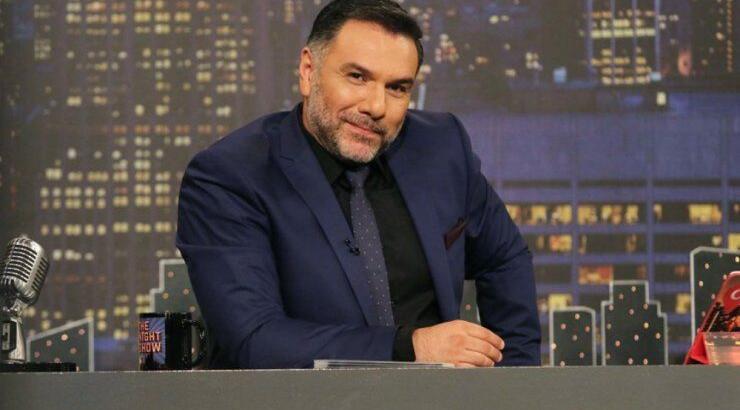 Κύπριος παρουσιαστής θα βρεθεί απόψε καλεσμένος στο “2night show” με το Γρηγόρη Αρναούτογλου 