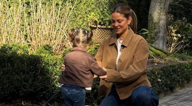 Maria Menounos: Παρακολούθησε την κόρη της σε χριστουγεννιάτικη παράσταση της εκκλησίας [εικόνες]