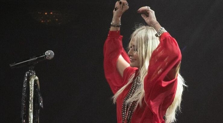 Άννα Βίσση: Τραγουδά μέσα σε supermarket επιτυχία της μαζί με τους πελάτες [βίντεο]