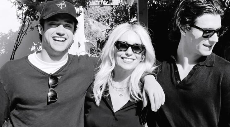 Μαρία Μπακοδήμου: Oι γιοι της μετέτρεψαν το σαλόνι του σπιτιού τους σε γήπεδο του τέννις [βίντεο]