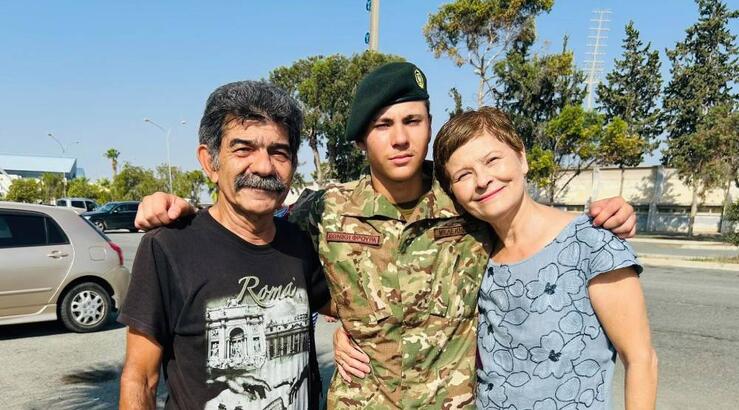 Ανδρέας – Μόνικα Μελέκη: Ο γιος τους Ορφέας κατετάγη στον στρατό [εικόνες]