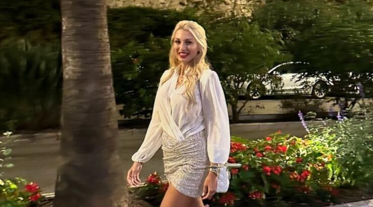 Κωνσταντίνα Σπυροπούλου: Ποζάρει μαζί με τον νεογέννητο γιο της μέσα στο σαλόνι του σπιτιού τους [εικόνα]