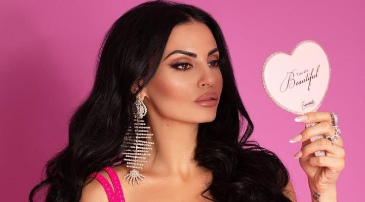 Δήμητρα Αλεξανδράκη: "Η πρώτη μου σχέση ήταν με γυναίκα. Δεν ήμουν σίγουρη ότι είμαι κορίτσι" [βίντεο]