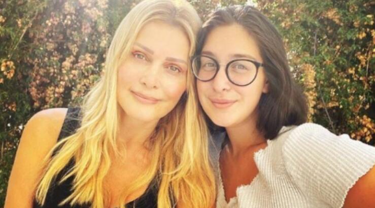 Νατάσα Θεοδωρίδου: Το στιγμιότυπο από την αποφοίτηση της κόρης της με τον πρώην σύζυγό της [εικόνα]