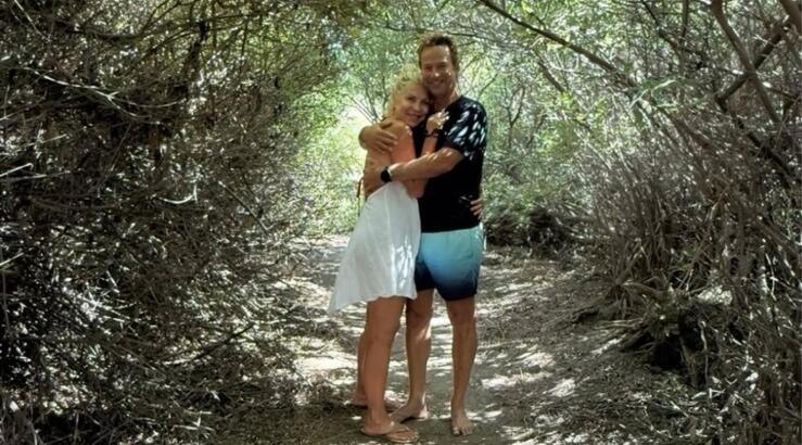 Ελένη Μενεγάκη: Οι τρυφερές στιγμές με τον Μάκη Παντζόπουλο στην Άνδρο από τις διακοπές τους [εικόνες]