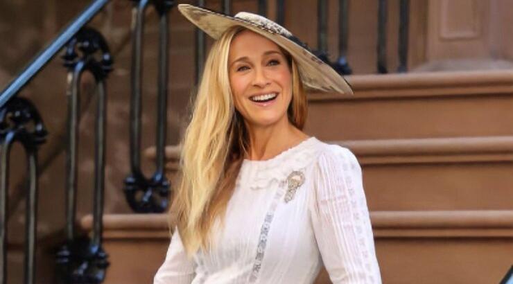 Sarah Jessica Parker: Το concealer που επιλέγει για ενυδάτωση και λάμψη κάτω από τα μάτια