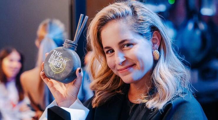 Μάρα Πετρίδη: Σου δείχνει πώς να συνδυάσεις το blazer με το bomber jacket