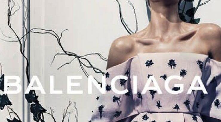 H Daria Werbowy ποζάρει για τον οίκο Balenciaga