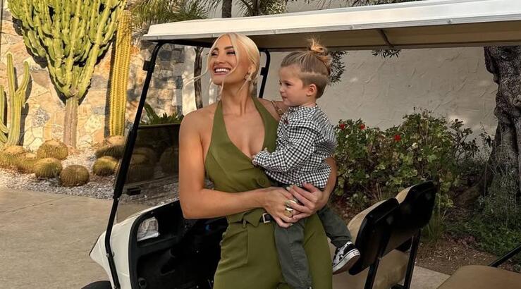 Η εξομολόγηση της Τούνη: «Πρώτη φορά απολαμβάνω τόσο πολύ το μωρό μου» [βίντεο]