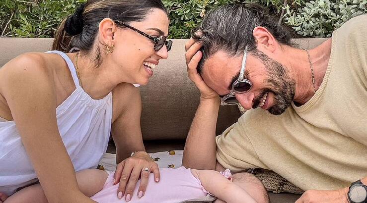 Κλέλια Γιασεμίδου: Απαθανάτισε τον σύζυγό της να χορεύει με την ενός έτους κόρη τους [βίντεο]