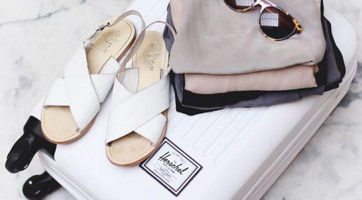 4 tips για να πακετάρετε σαν fashion editor